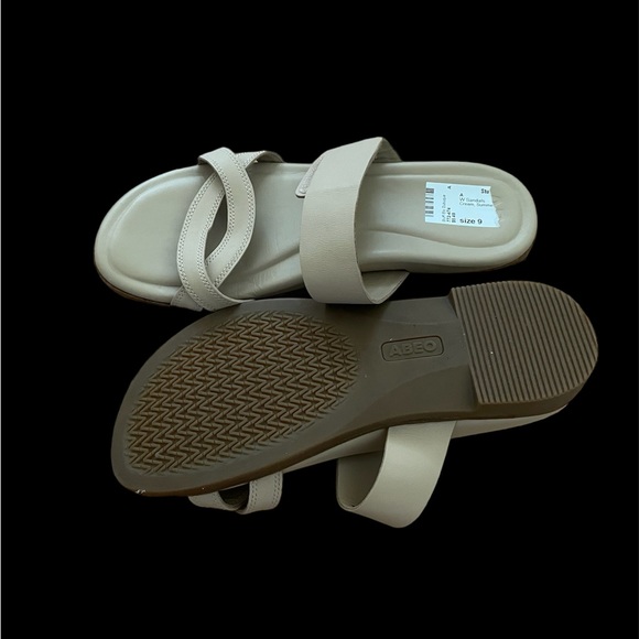 Abeo sandals in like a new condition size 9 - Picture 3 of 4